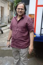 Farooq Sheikh at Photo shoot with the cast of Club 60 in Filmistan, Mumbai on 7th Aug 2013 (30).JPG